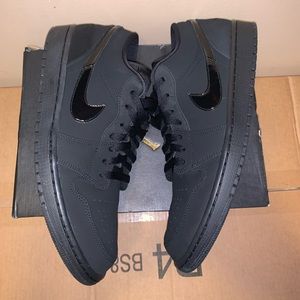 JORDAN 1 LOW TRIPLE BLACK SIZE 13